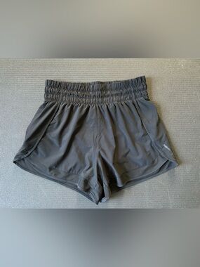 Athleta Mesh Racer Run High Rise 3” Short size small